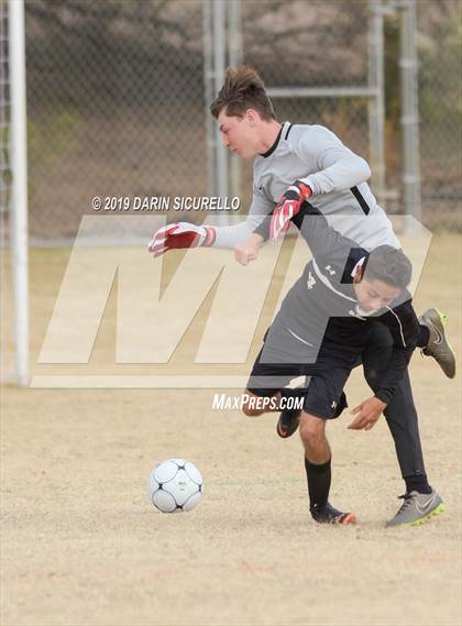 Thumbnail 2 in Globe vs. Florence (Chandler Prep Invitational) photogallery.