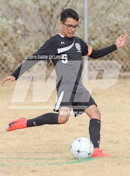 Thumbnail 3 in Globe vs. Florence (Chandler Prep Invitational) photogallery.