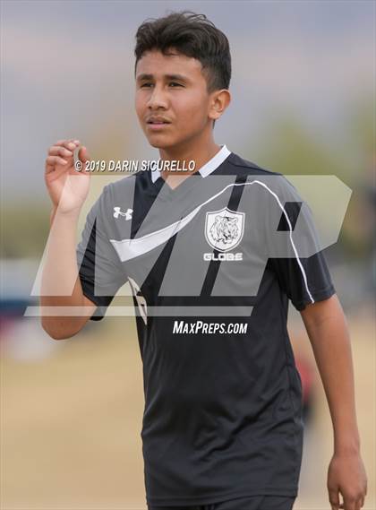 Thumbnail 2 in Globe vs. Florence (Chandler Prep Invitational) photogallery.
