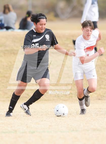 Thumbnail 3 in Globe vs. Florence (Chandler Prep Invitational) photogallery.