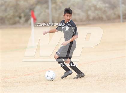 Thumbnail 2 in Globe vs. Florence (Chandler Prep Invitational) photogallery.