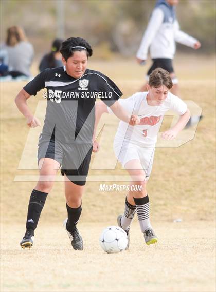 Thumbnail 2 in Globe vs. Florence (Chandler Prep Invitational) photogallery.