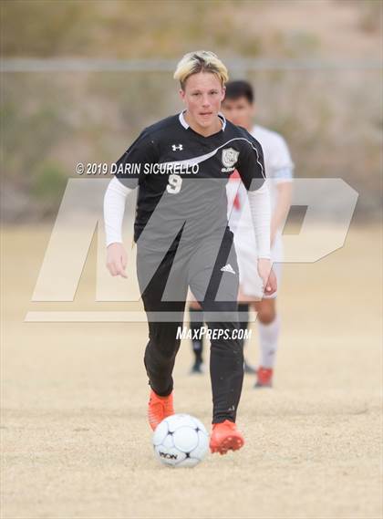 Thumbnail 2 in Globe vs. Florence (Chandler Prep Invitational) photogallery.