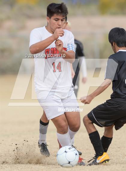 Thumbnail 1 in Globe vs. Florence (Chandler Prep Invitational) photogallery.