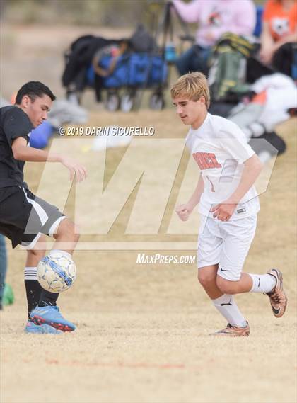 Thumbnail 3 in Globe vs. Florence (Chandler Prep Invitational) photogallery.