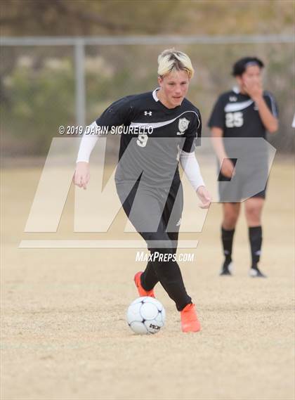 Thumbnail 2 in Globe vs. Florence (Chandler Prep Invitational) photogallery.