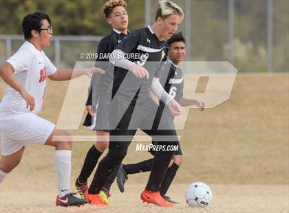 Thumbnail 2 in Globe vs. Florence (Chandler Prep Invitational) photogallery.