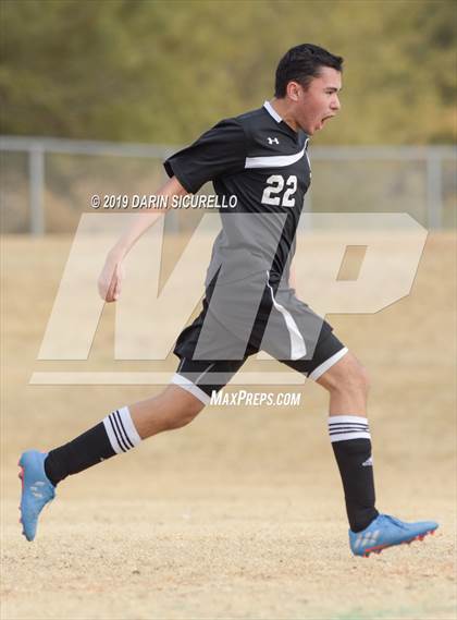 Thumbnail 2 in Globe vs. Florence (Chandler Prep Invitational) photogallery.
