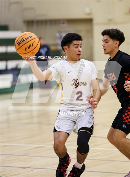 Thumbnail 2 in Selma vs. Lemoore photogallery.