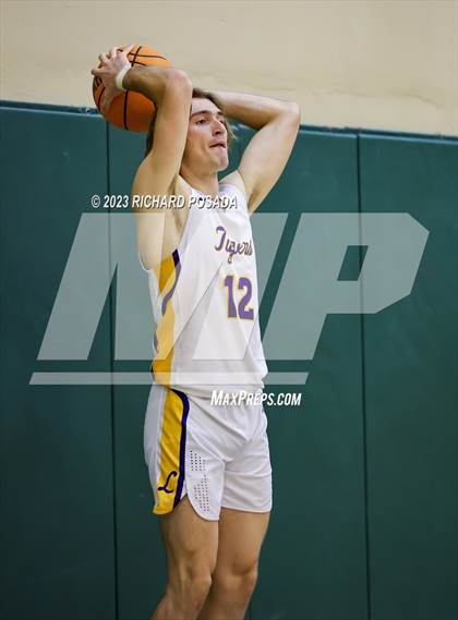 Thumbnail 3 in Selma vs. Lemoore photogallery.