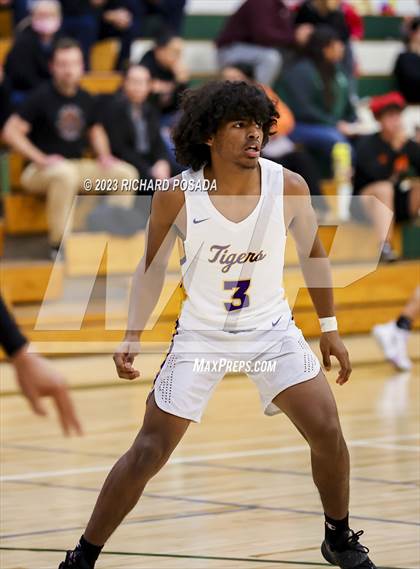 Thumbnail 1 in Selma vs. Lemoore photogallery.