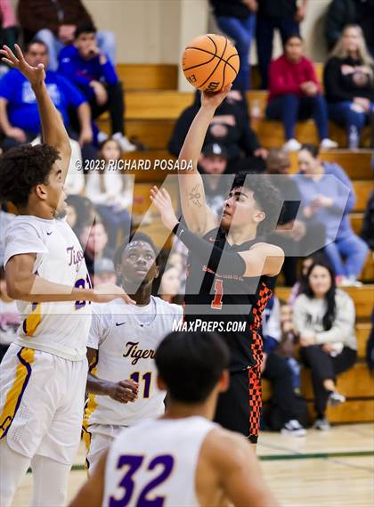 Thumbnail 3 in Selma vs. Lemoore photogallery.