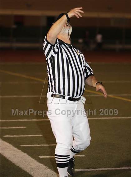 Thumbnail 3 in Crescenta Valley vs. Burbank photogallery.