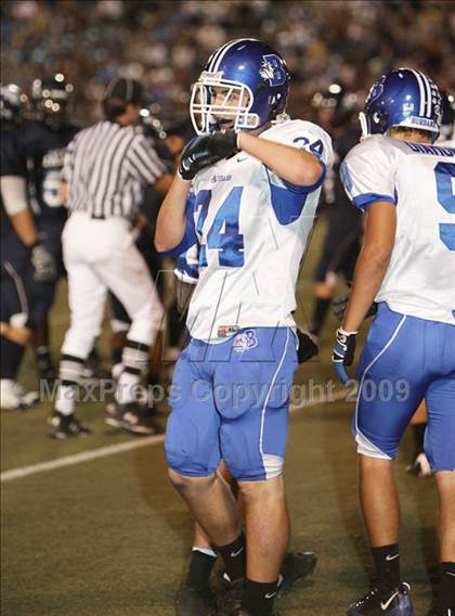 Thumbnail 3 in Crescenta Valley vs. Burbank photogallery.