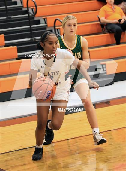 Thumbnail 2 in Grand Saline vs Harleton photogallery.