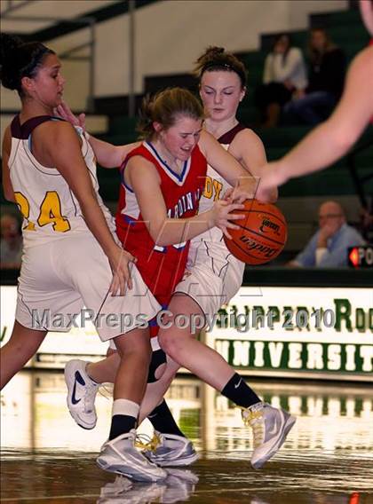 Thumbnail 1 in Cochranton vs. Kennedy Catholic (PIAA District 10 A Playoffs) photogallery.