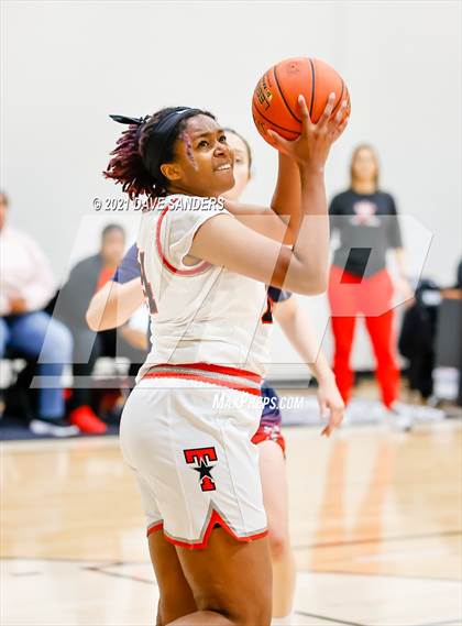 Thumbnail 2 in Dawson vs. Terry (LCISD Invitational) photogallery.