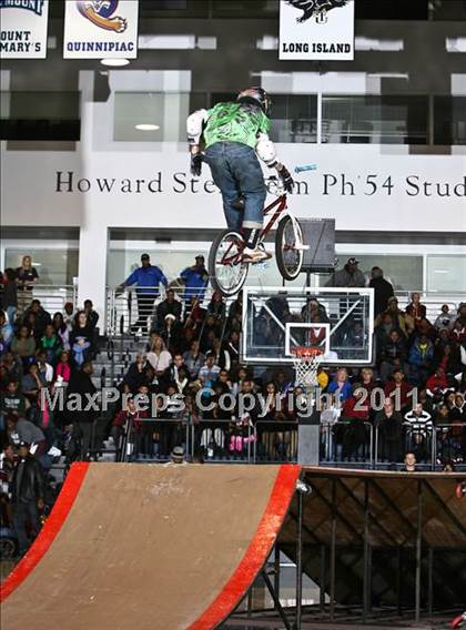 Thumbnail 2 in St. Anthony vs. Mt. Vernon (SNY Invitational) photogallery.