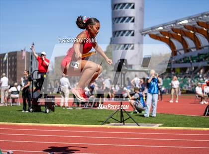 Thumbnail 3 in Oregon Relays photogallery.