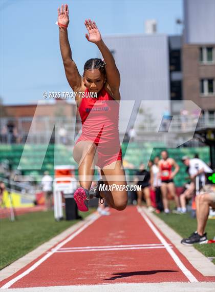 Thumbnail 2 in Oregon Relays photogallery.