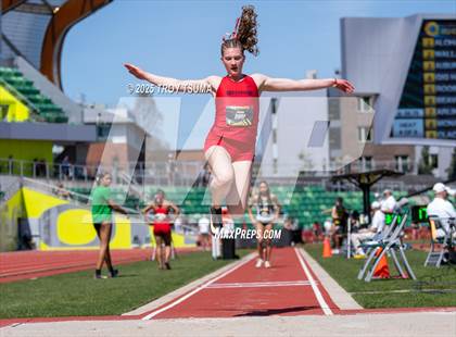 Thumbnail 2 in Oregon Relays photogallery.