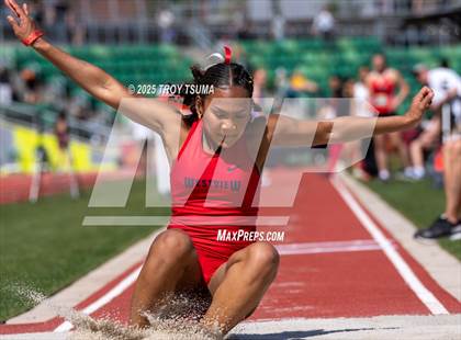 Thumbnail 2 in Oregon Relays photogallery.