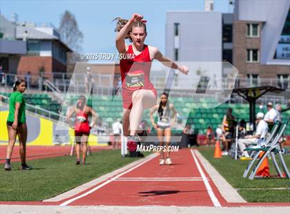 Thumbnail 3 in Oregon Relays photogallery.