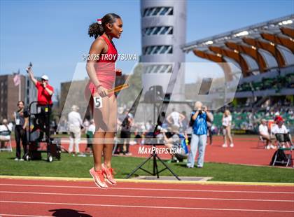 Thumbnail 2 in Oregon Relays photogallery.