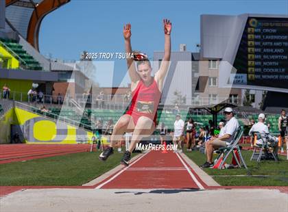 Thumbnail 1 in Oregon Relays photogallery.