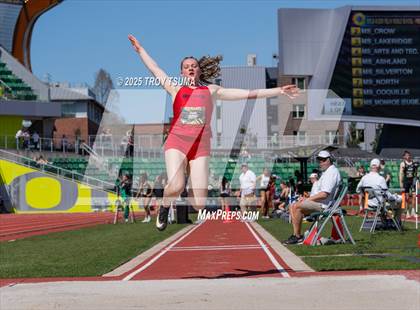 Thumbnail 3 in Oregon Relays photogallery.