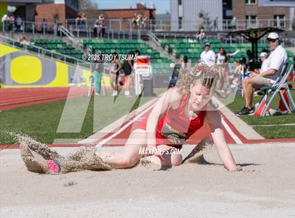 Thumbnail 2 in Oregon Relays photogallery.