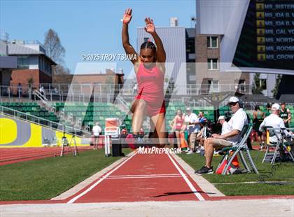 Thumbnail 1 in Oregon Relays photogallery.