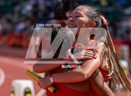 Thumbnail 2 in Oregon Relays photogallery.
