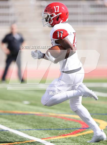 Thumbnail 2 in Regis Jesuit @ Legend photogallery.