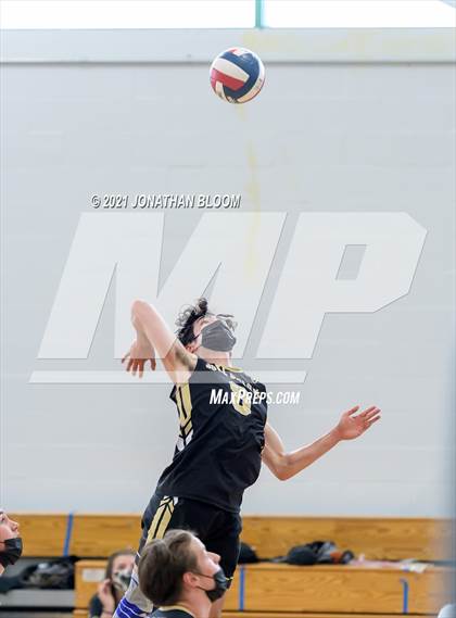 Thumbnail 3 in Joel Barlow vs Newington (CIAC Class M Final) photogallery.