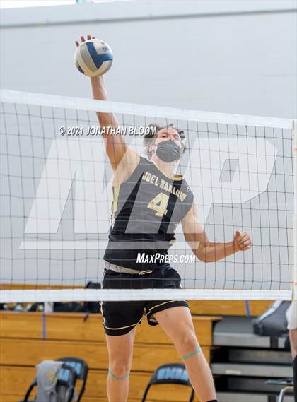 Thumbnail 3 in Joel Barlow vs Newington (CIAC Class M Final) photogallery.