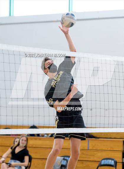 Thumbnail 2 in Joel Barlow vs Newington (CIAC Class M Final) photogallery.