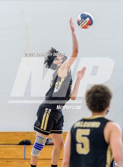 Thumbnail 3 in Joel Barlow vs Newington (CIAC Class M Final) photogallery.