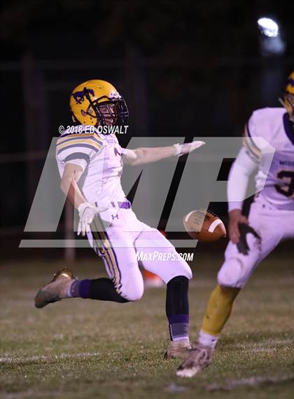 Thumbnail 3 in Middletown @ Kelseyville (CIF NCS D5 Semifinal) photogallery.
