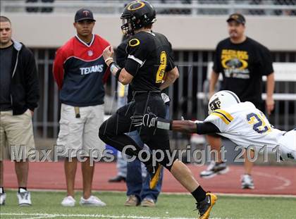 Thumbnail 1 in Klein Oak vs. Stony Point (5A Region 2 Area Playoffs) photogallery.