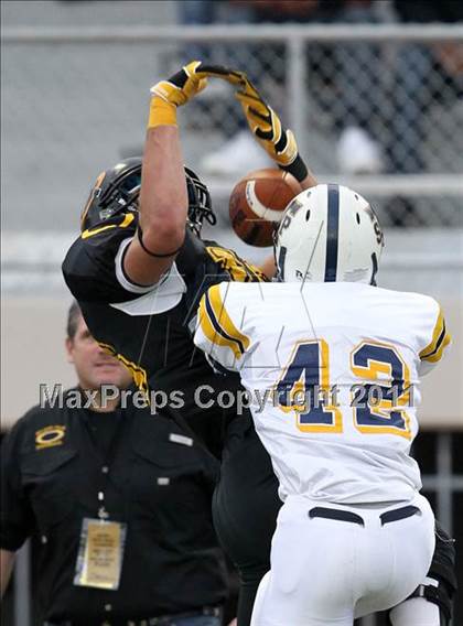 Thumbnail 3 in Klein Oak vs. Stony Point (5A Region 2 Area Playoffs) photogallery.