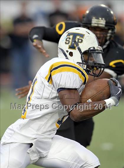 Thumbnail 3 in Klein Oak vs. Stony Point (5A Region 2 Area Playoffs) photogallery.