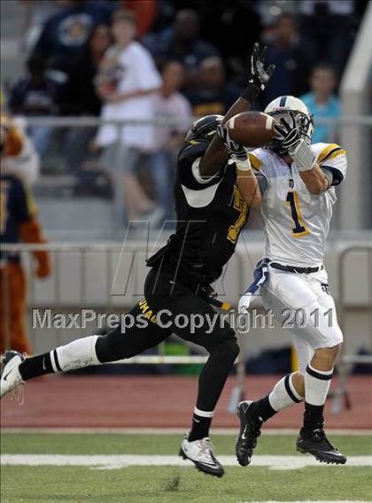 Thumbnail 2 in Klein Oak vs. Stony Point (5A Region 2 Area Playoffs) photogallery.