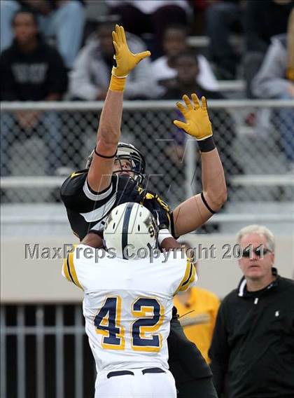 Thumbnail 1 in Klein Oak vs. Stony Point (5A Region 2 Area Playoffs) photogallery.