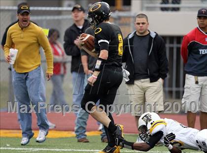 Thumbnail 2 in Klein Oak vs. Stony Point (5A Region 2 Area Playoffs) photogallery.