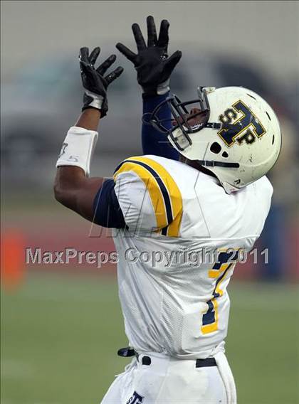 Thumbnail 3 in Klein Oak vs. Stony Point (5A Region 2 Area Playoffs) photogallery.