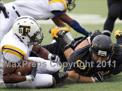 Thumbnail 3 in Klein Oak vs. Stony Point (5A Region 2 Area Playoffs) photogallery.