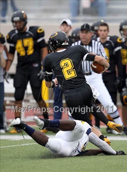 Thumbnail 2 in Klein Oak vs. Stony Point (5A Region 2 Area Playoffs) photogallery.
