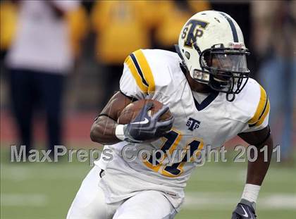 Thumbnail 3 in Klein Oak vs. Stony Point (5A Region 2 Area Playoffs) photogallery.