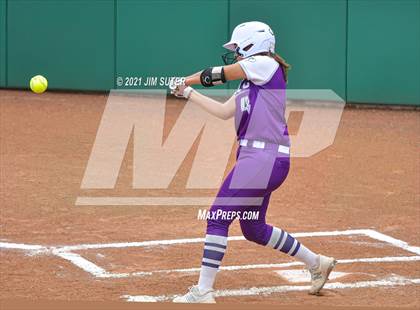 Thumbnail 3 in Thrall vs Granger (UIL 2A Regional Quarterfinal Playoff) photogallery.